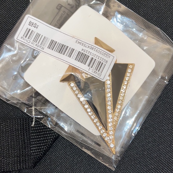 🏴‍☠️NWT 💖 Double Triangle Drop Earrings in Rose Gold Tone🏴‍☠️ - Picture 6 of 7